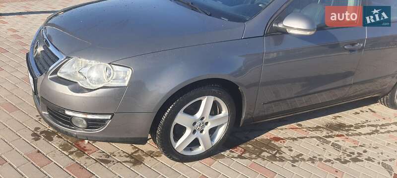 Седан Volkswagen Passat 2005 в Городенке