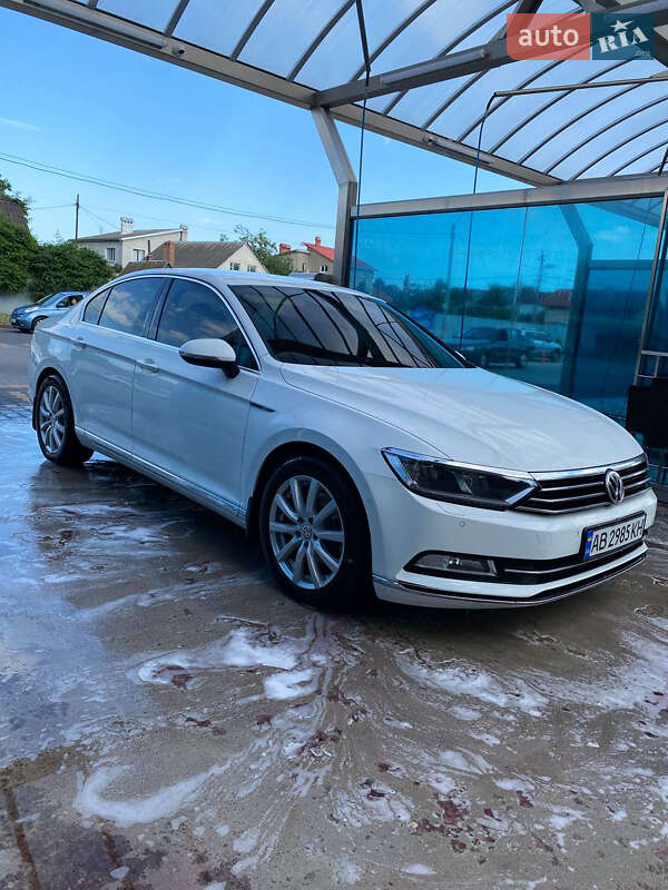Седан Volkswagen Passat 2015 в Одессе