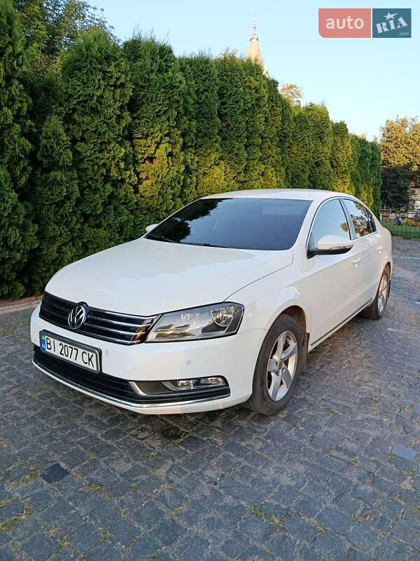 Седан Volkswagen Passat 2011 в Лохвице