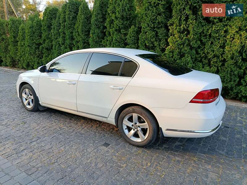 Седан Volkswagen Passat 2011 в Лохвице