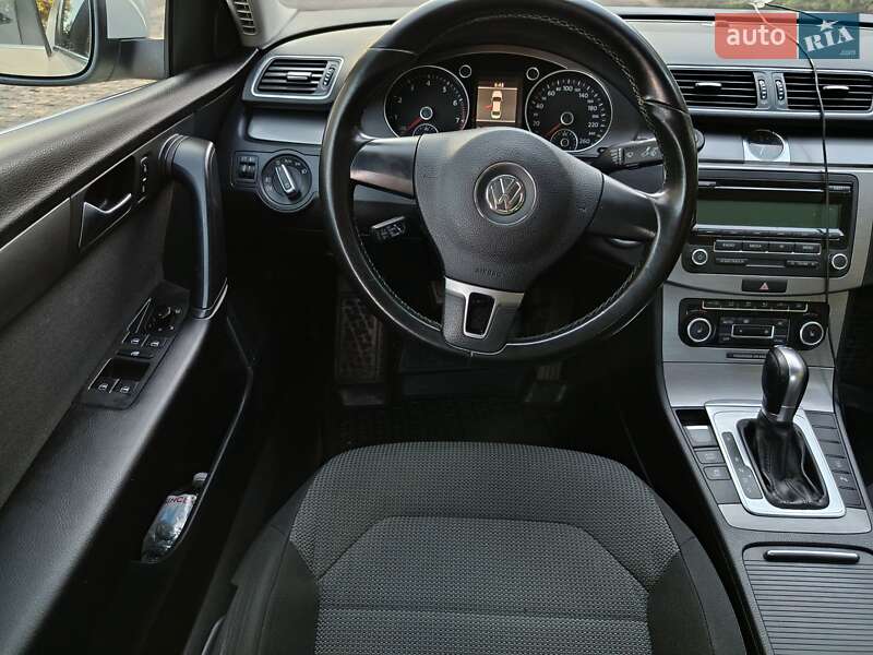 Седан Volkswagen Passat 2011 в Лохвице