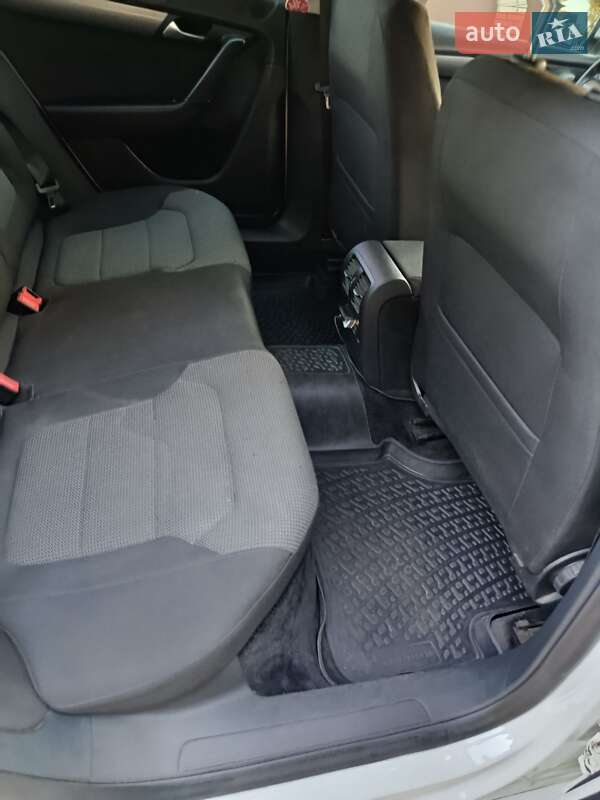Седан Volkswagen Passat 2011 в Лохвице