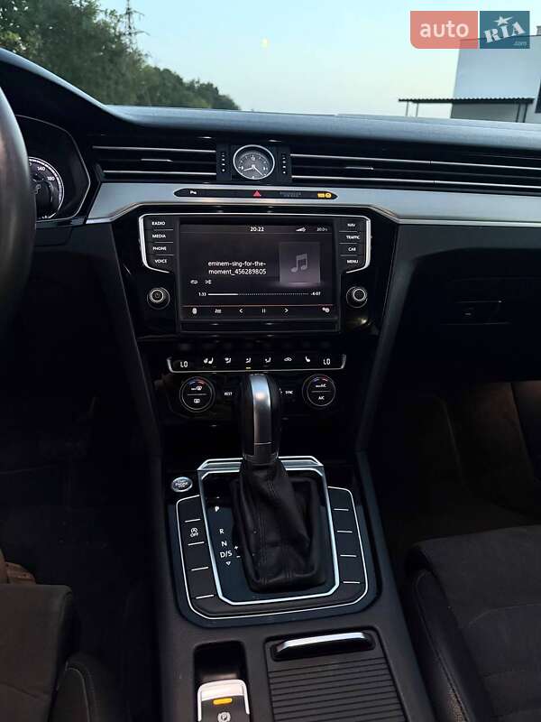 Універсал Volkswagen Passat 2015 в Луцьку