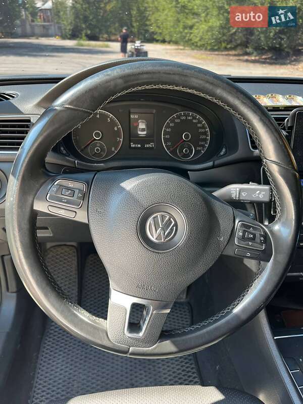 Седан Volkswagen Passat 2014 в Днепре