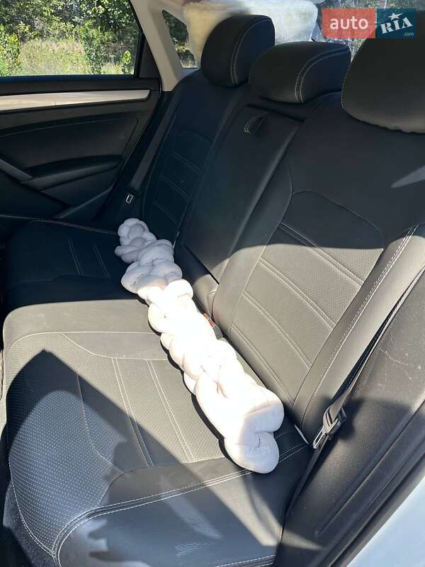 Седан Volkswagen Passat 2014 в Днепре