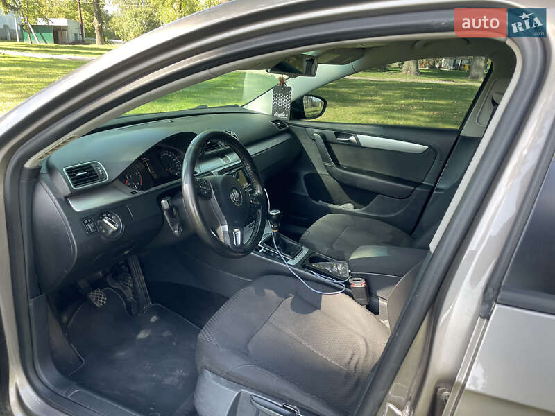 Универсал Volkswagen Passat 2011 в Хмельницком