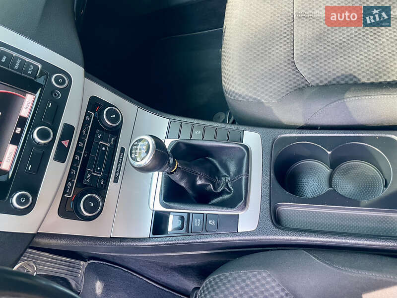 Универсал Volkswagen Passat 2011 в Хмельницком