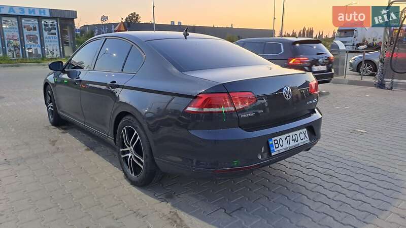 Седан Volkswagen Passat 2015 в Бучачі