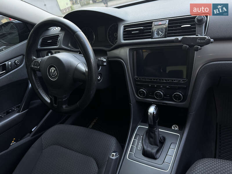 Седан Volkswagen Passat 2011 в Івано-Франківську
