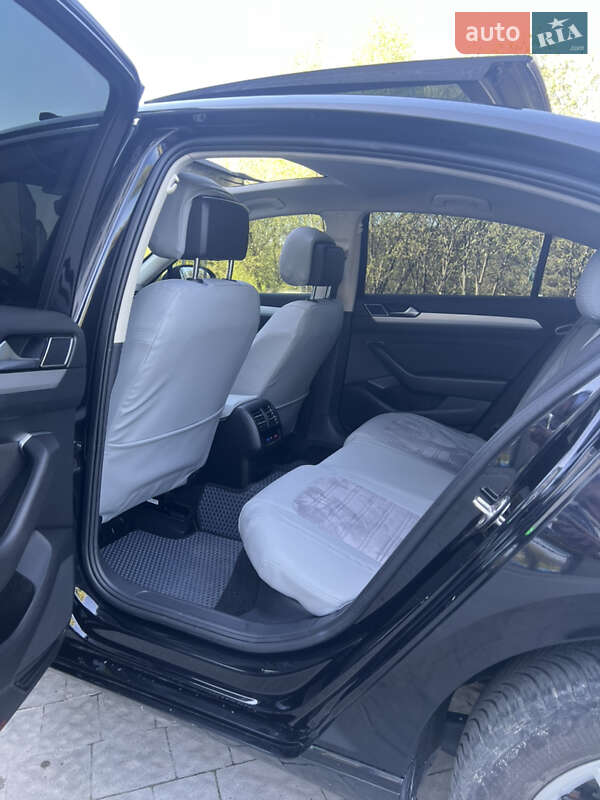 Седан Volkswagen Passat 2017 в Львове