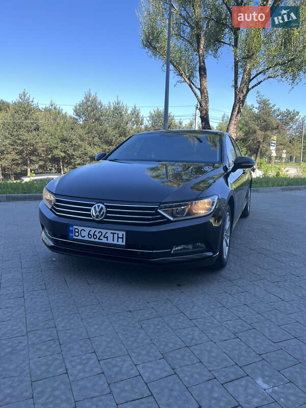 Седан Volkswagen Passat 2017 в Львове