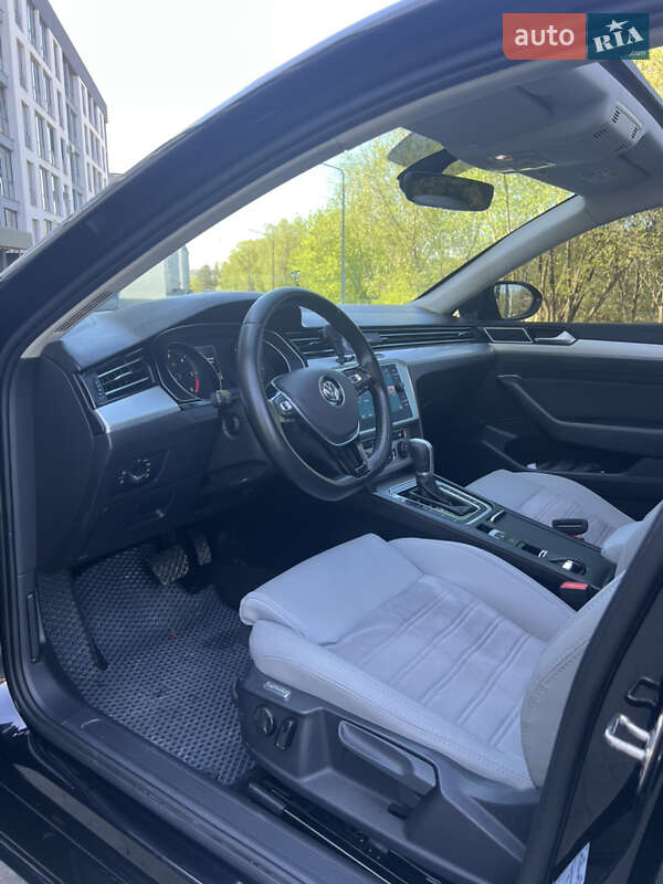 Седан Volkswagen Passat 2017 в Львове