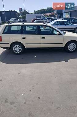 Універсал Volkswagen Passat 2000 в Горохові