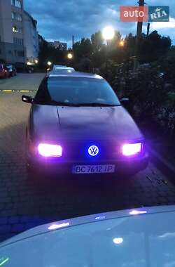 Седан Volkswagen Passat 1990 в Львове