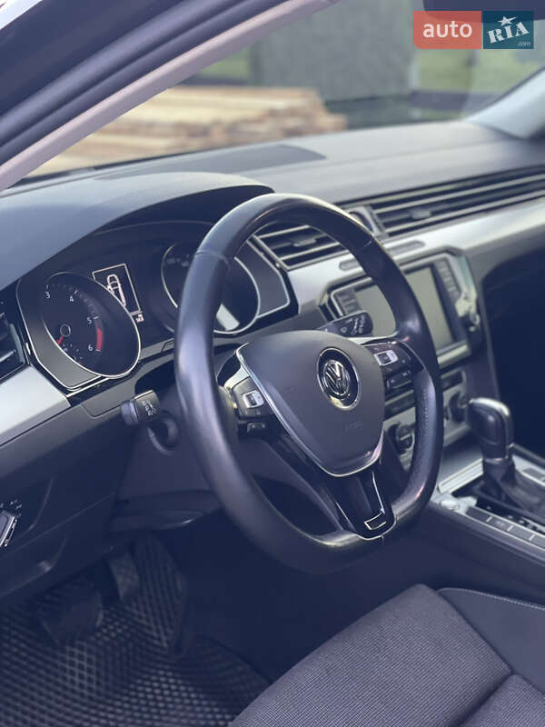 Универсал Volkswagen Passat 2016 в Староконстантинове