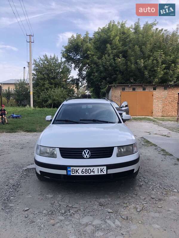 Универсал Volkswagen Passat 2000 в Ровно