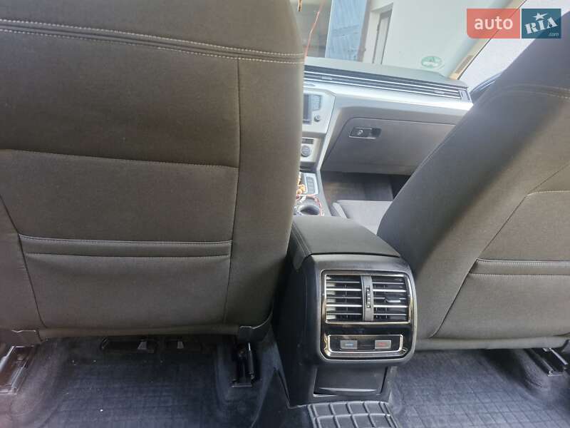 Седан Volkswagen Passat 2015 в Шепетівці