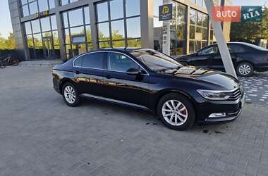 Седан Volkswagen Passat 2015 в 