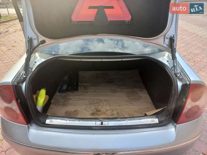 Седан Volkswagen Passat 2002 в Бердичеве