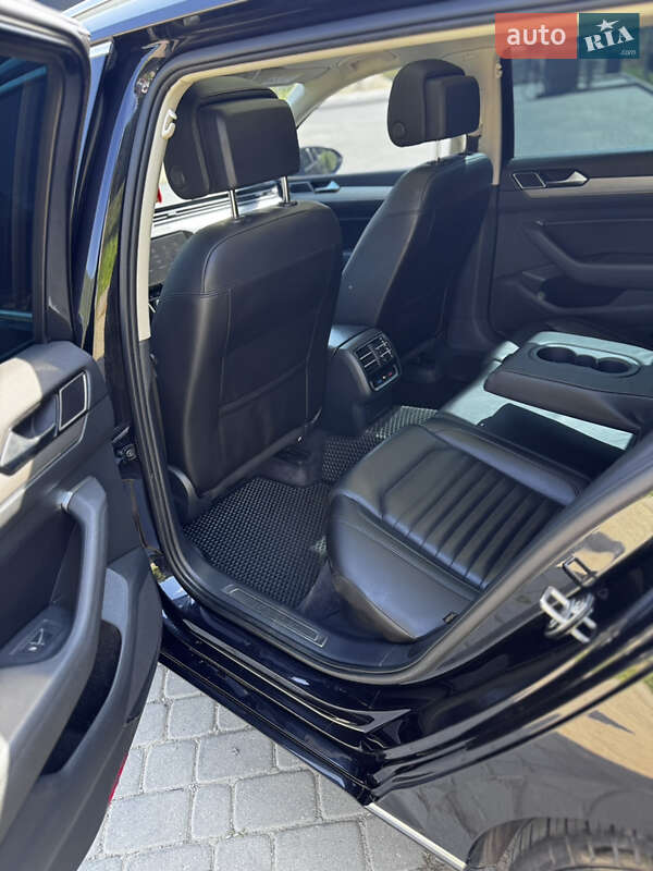 Універсал Volkswagen Passat 2014 в Івано-Франківську