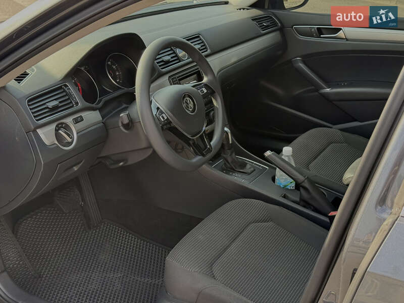 Седан Volkswagen Passat 2015 в Новомосковске