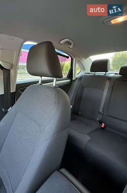 Седан Volkswagen Passat 2015 в  фото 11 Седан Volkswagen Passat 2015 в