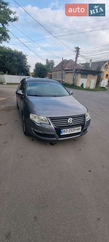 Седан Volkswagen Passat 2006 в Мукачевому