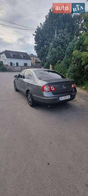 Седан Volkswagen Passat 2006 в Мукачевому