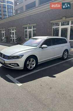 Универсал Volkswagen Passat 2019 в 