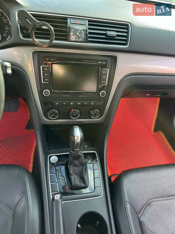 Седан Volkswagen Passat 2015 в Измаиле