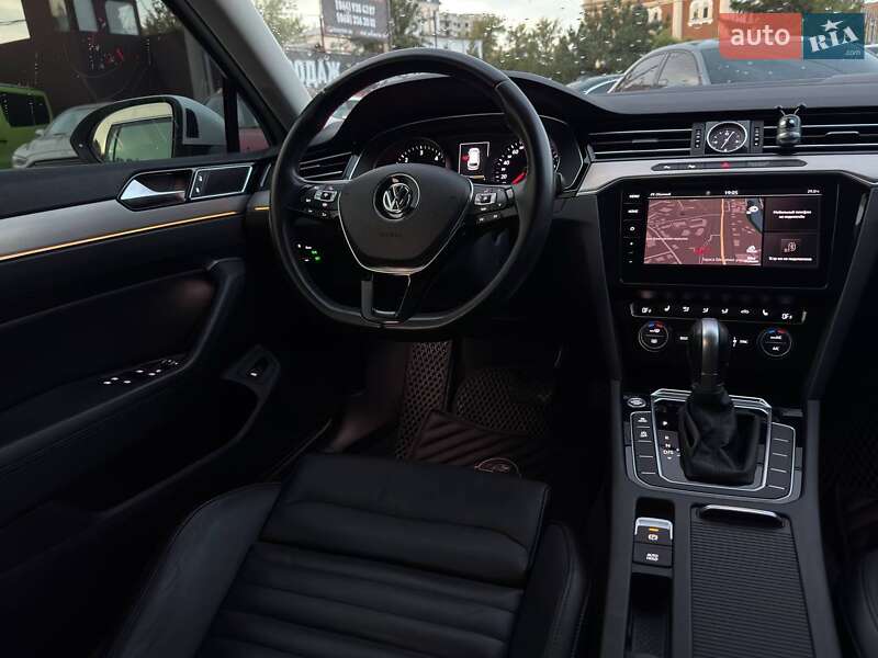 Универсал Volkswagen Passat 2018 в Харькове фото 15 Универсал Volkswagen Passat 2018 в Харькове