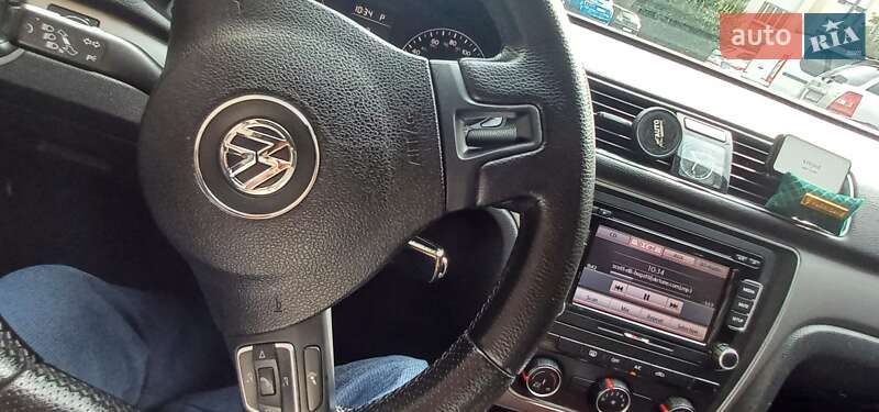 Седан Volkswagen Passat 2013 в Киеве