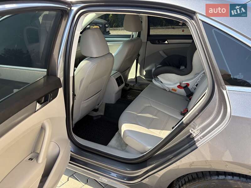 Седан Volkswagen Passat 2014 в Киеве