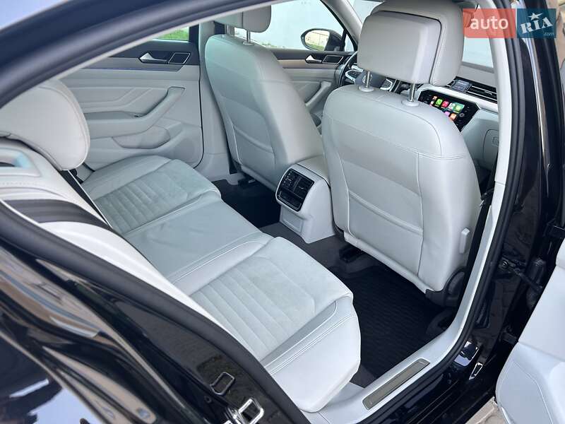 Седан Volkswagen Passat 2020 в Львове