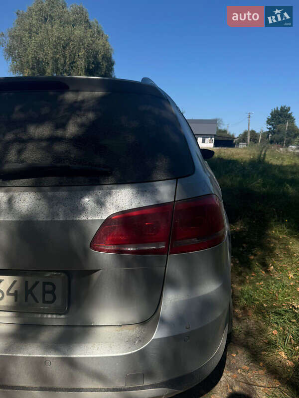 Универсал Volkswagen Passat 2012 в Житомире