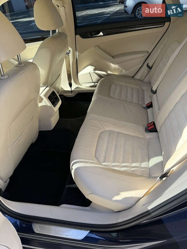 Седан Volkswagen Passat 2014 в Киеве