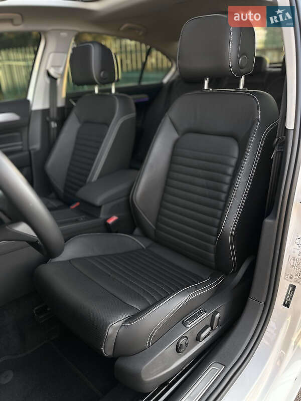 Седан Volkswagen Passat 2020 в Львове
