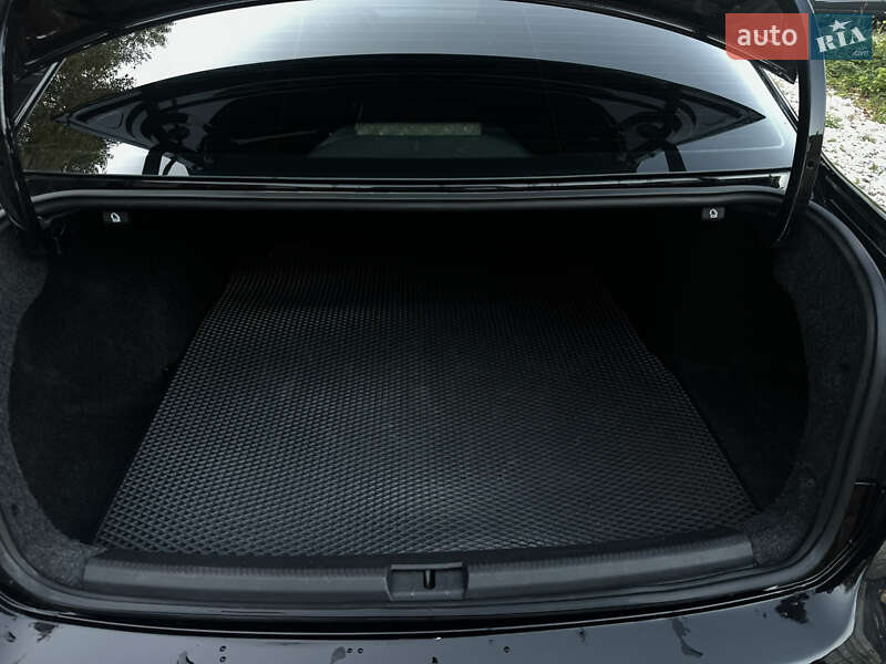 Седан Volkswagen Passat 2012 в Києві