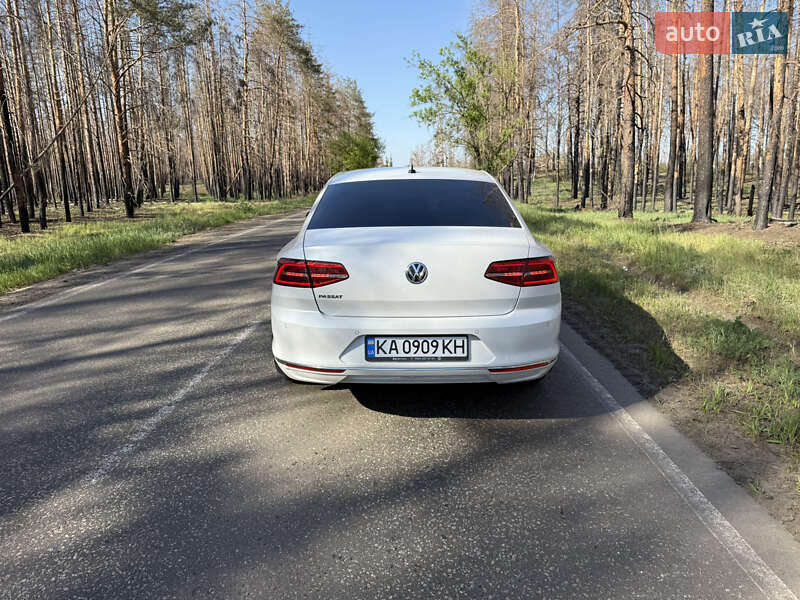 Седан Volkswagen Passat 2018 в Киеве