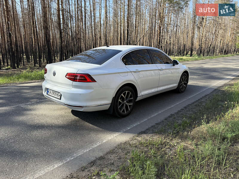 Седан Volkswagen Passat 2018 в Киеве