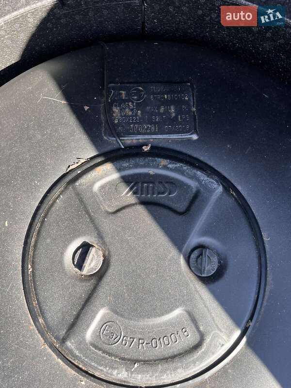 Седан Volkswagen Passat 2012 в Харкові