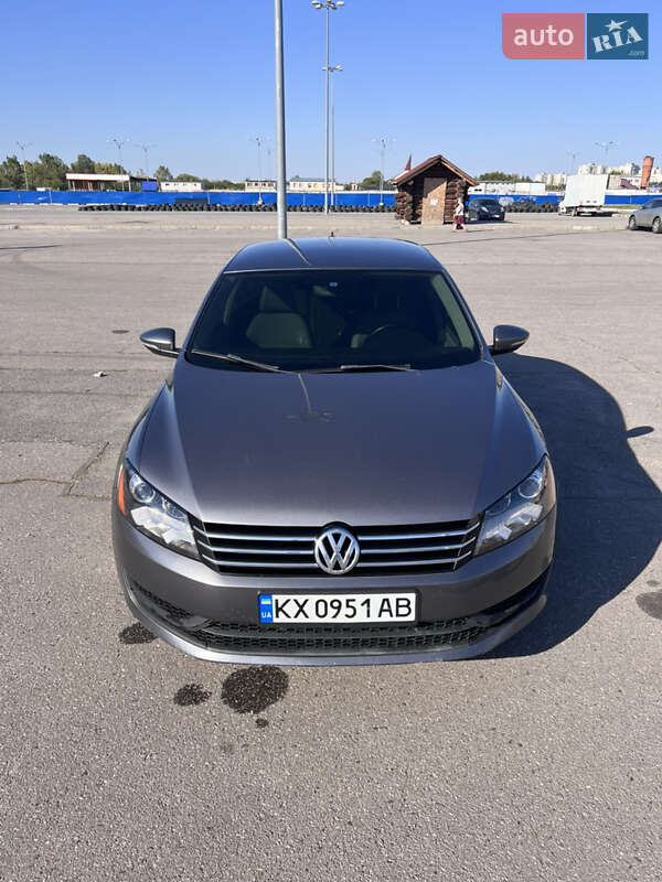 Седан Volkswagen Passat 2012 в Харкові