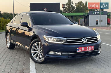 Седан Volkswagen Passat 2015 в 