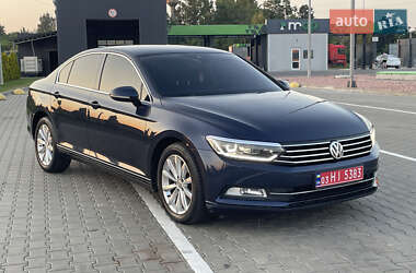Седан Volkswagen Passat 2015 в 