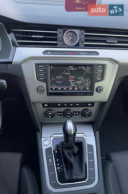 Седан Volkswagen Passat 2015 в 