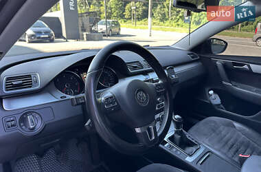 Універсал Volkswagen Passat 2012 в Чернівцях