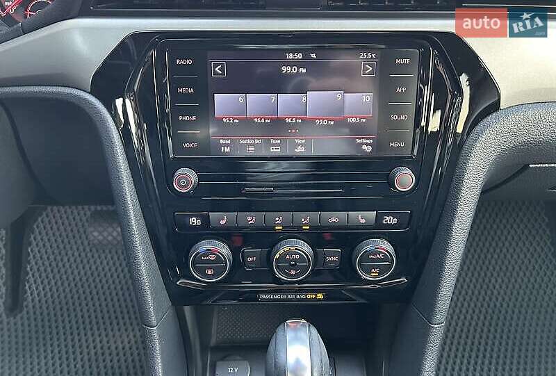 Седан Volkswagen Passat 2020 в Киеве