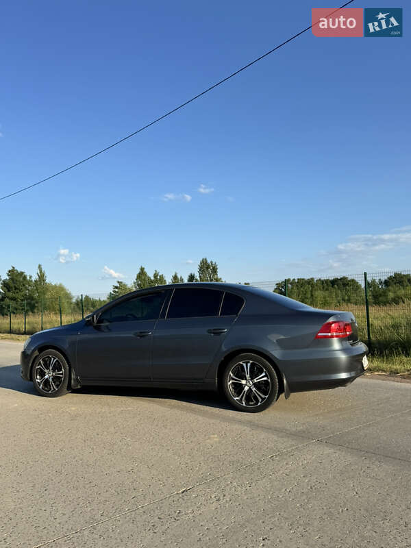 Седан Volkswagen Passat 2013 в Коростене