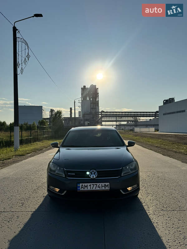 Седан Volkswagen Passat 2013 в Коростене