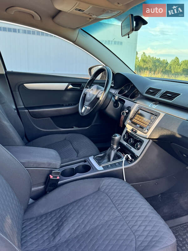 Седан Volkswagen Passat 2013 в Коростене